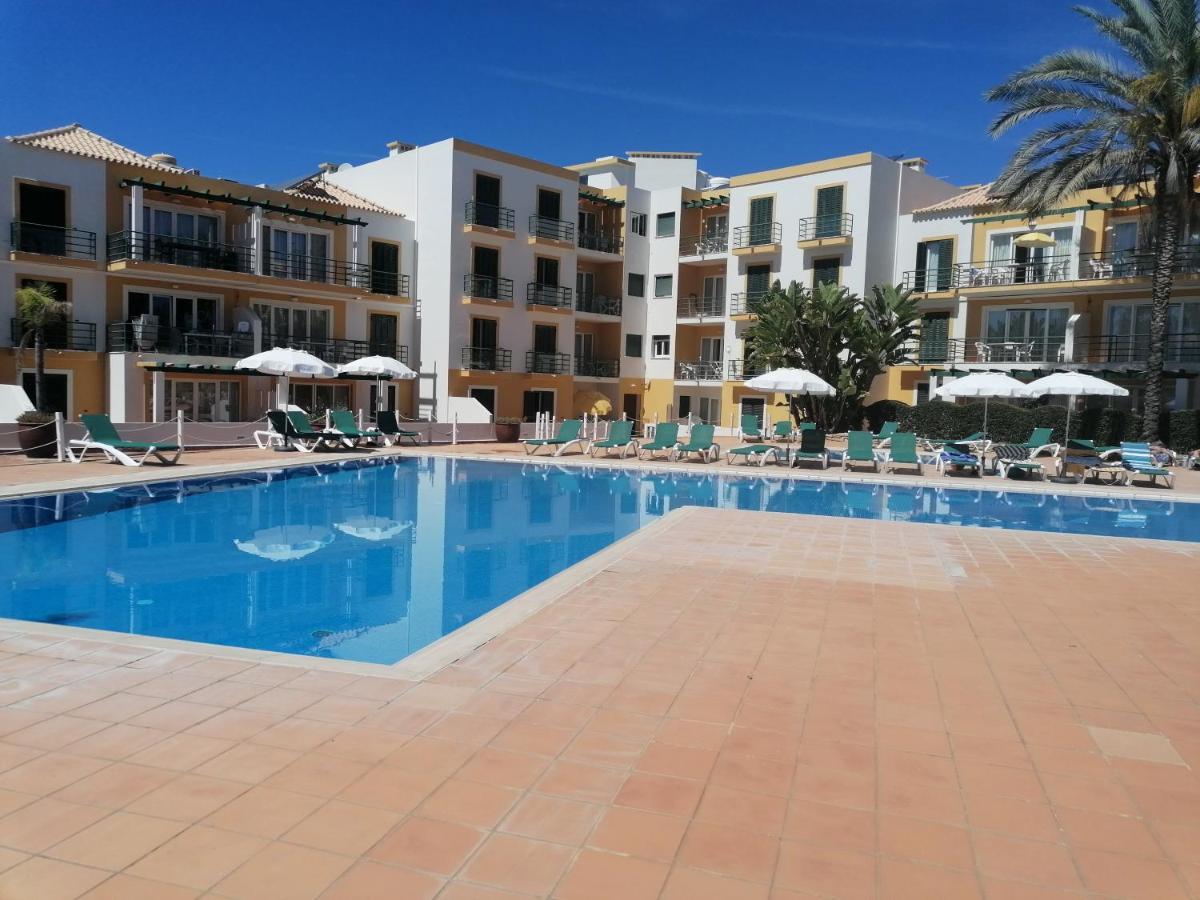شقة Apartamento 405 Em Urbanizacao Com Piscinas تافيرا المظهر الخارجي الصورة